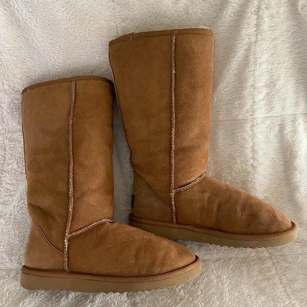 Woman’s Ugg Classic Tall Boots 5815 - Chestnut Size 7